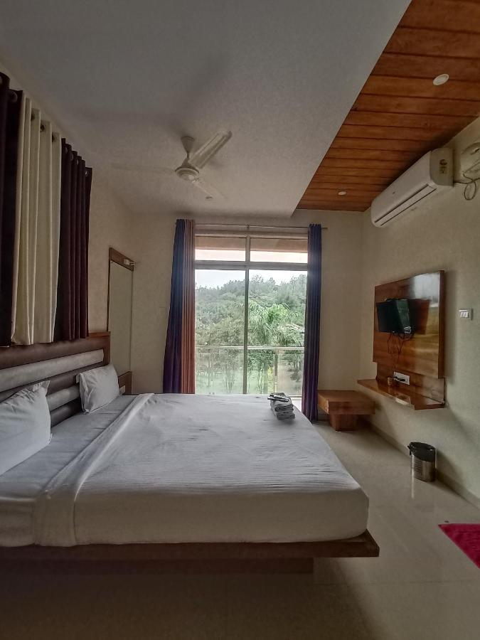 Hotel Oakwood มหาบาเลชวาร์ ภายนอก รูปภาพ