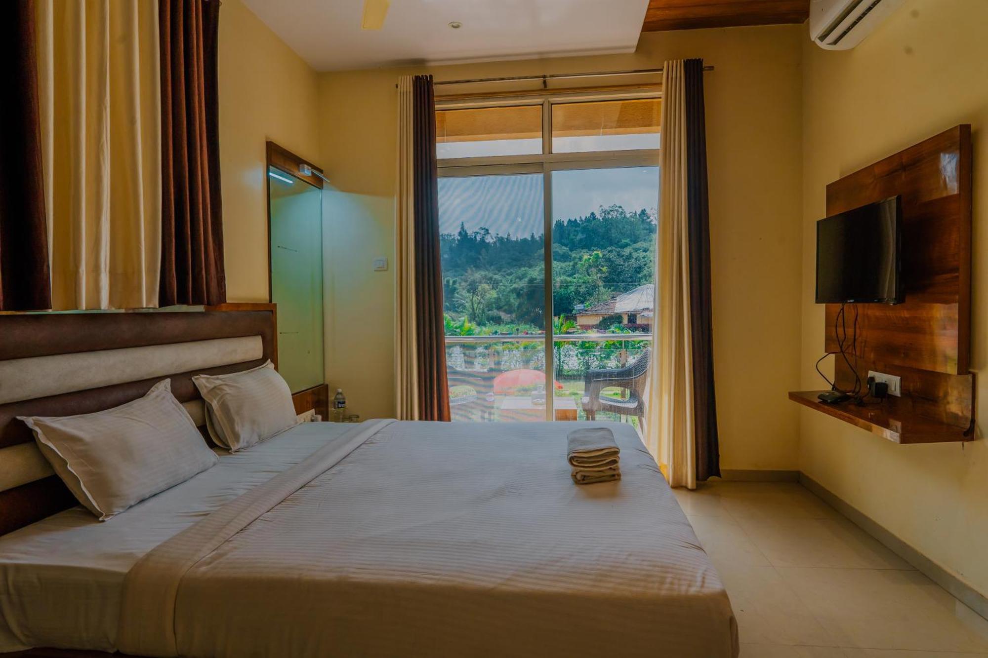 Hotel Oakwood มหาบาเลชวาร์ ภายนอก รูปภาพ
