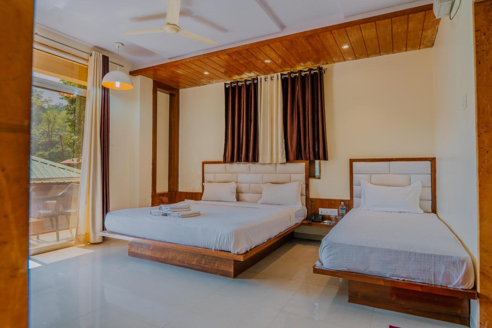 Hotel Oakwood มหาบาเลชวาร์ ภายนอก รูปภาพ