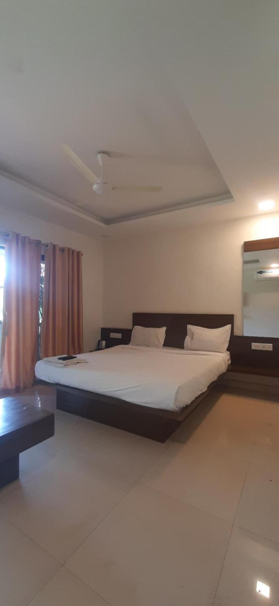 Hotel Oakwood มหาบาเลชวาร์ ภายนอก รูปภาพ